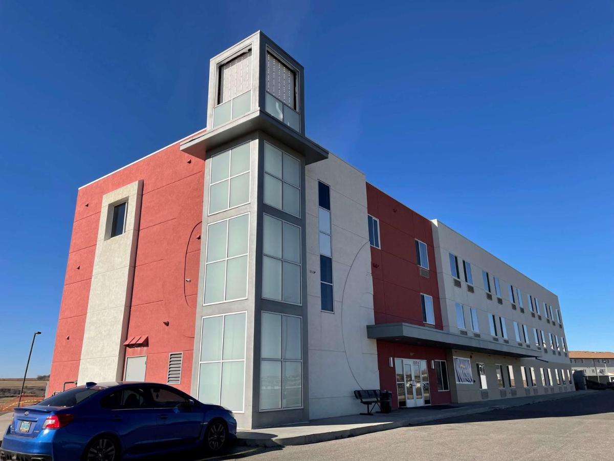 Baymont By Wyndham Williston Hotel Exterior photo